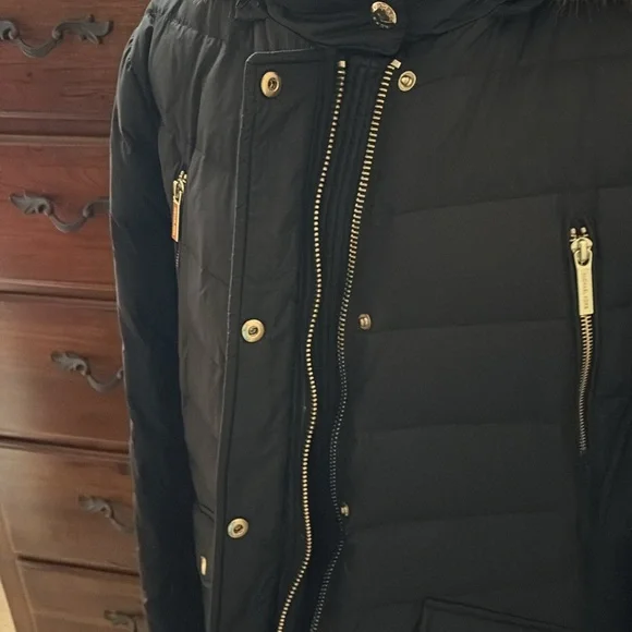 Michael Kors Black Quilted Puffer Coat with Fur Trim. - Picture 8 of 10
